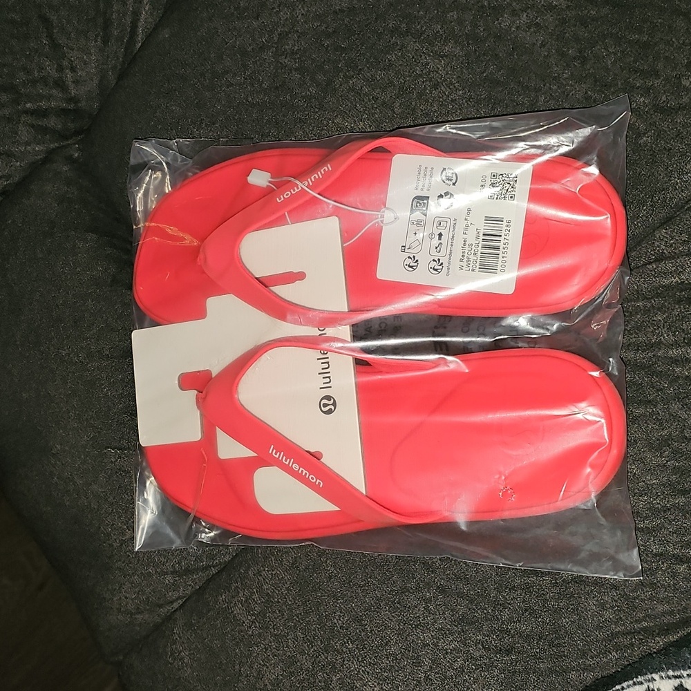 Lululemon Nwts W Restfe9el Flip Flops Sz 7 RDGL/WHT!! Womens